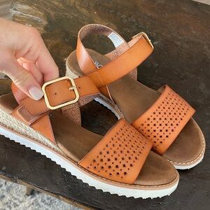 Leather espadrille sandals￼ with buckle